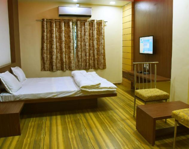 Hotel Vikrant Palace Solapur Exterior photo