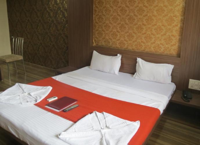 Hotel Vikrant Palace Solapur Exterior photo